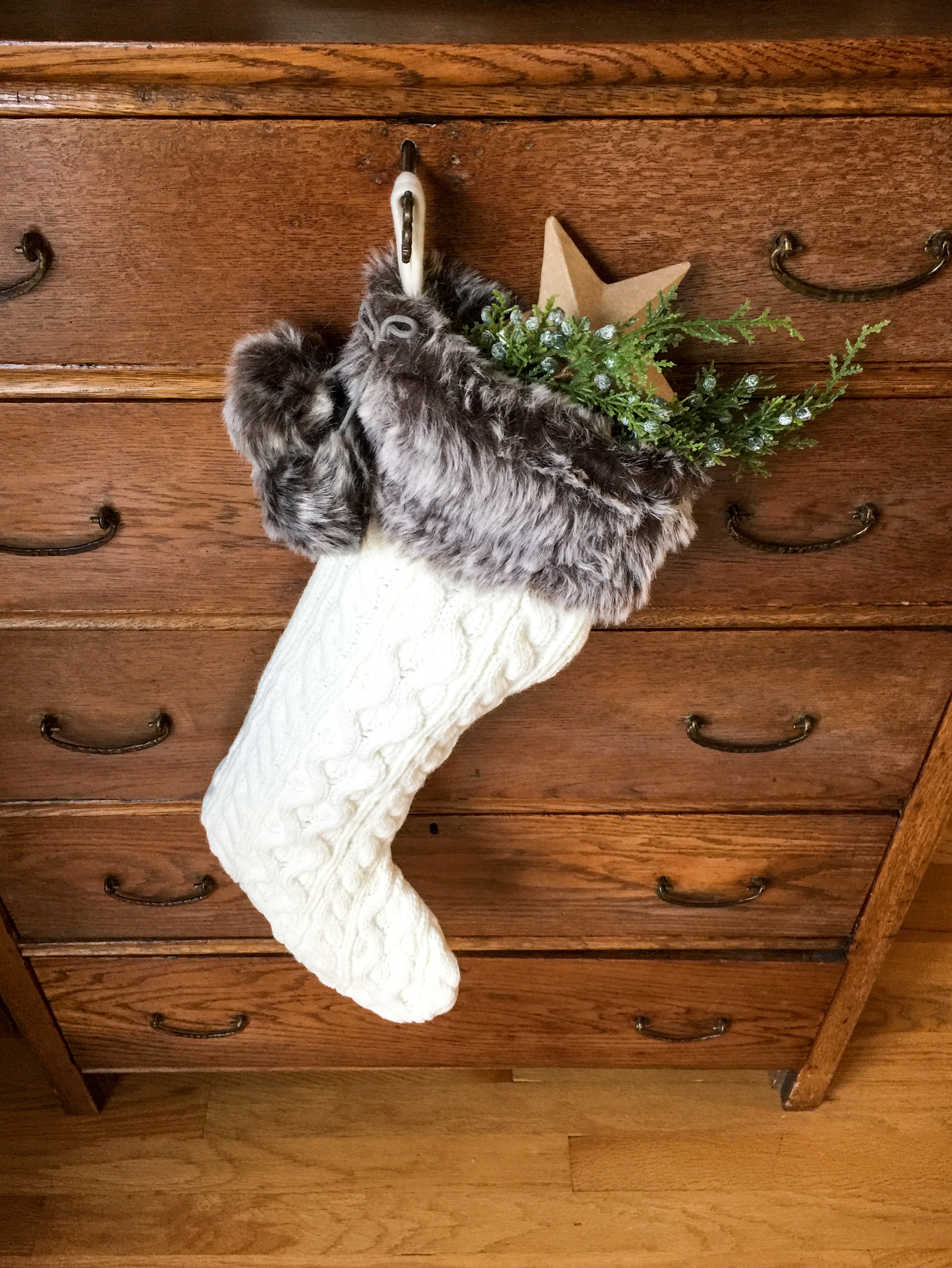 Simple & Natural Christmas Dining Room