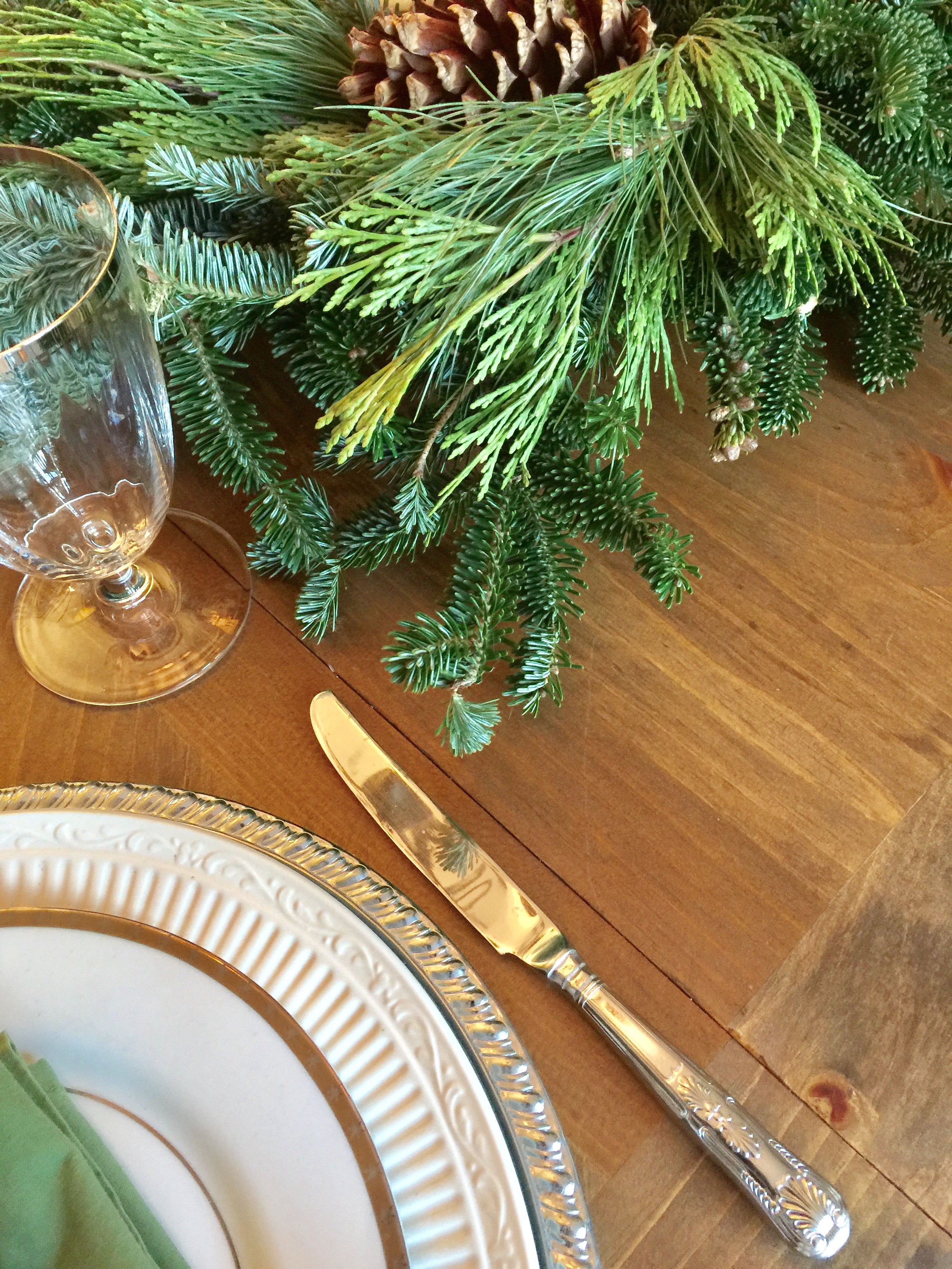A Simple Christmas Table